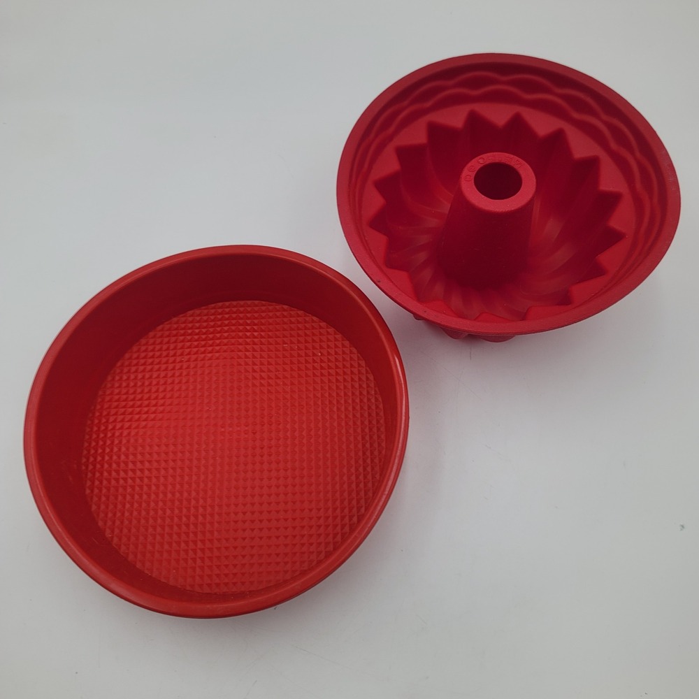 2pc Red Silicone Bakeware Set Fluted Bundt Pan and Round Cake Pan Lot
